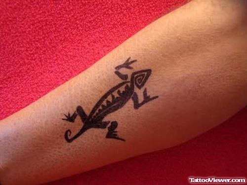 Lizard Climbing Tattoo On Arm