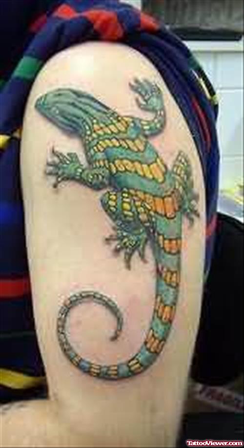 Marvelous Lizard Tattoo On Shoulder