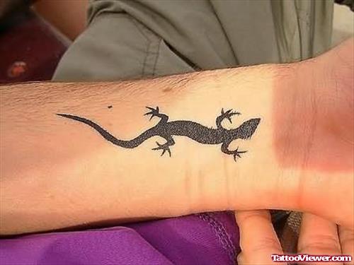 Elegant Lizard Tattoo On Wrist
