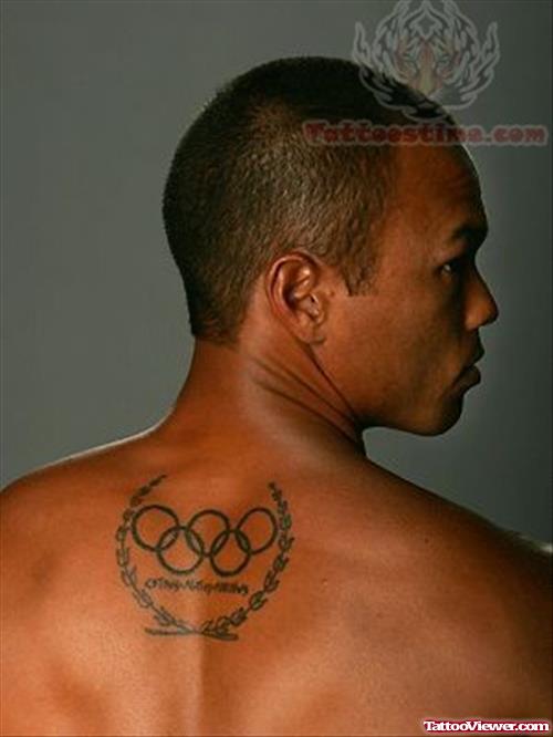 Olympic Athlete Bryan Clay Shhowing His Tattoo