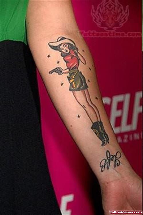 Engaging Pin up Girl On Arm