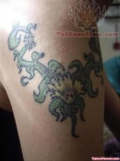 Nice Vine Tattoo On Knee