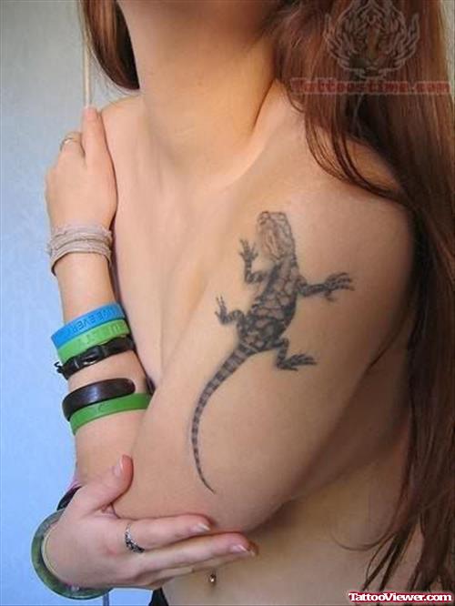 Girl Showing Her Lizard Tattoo