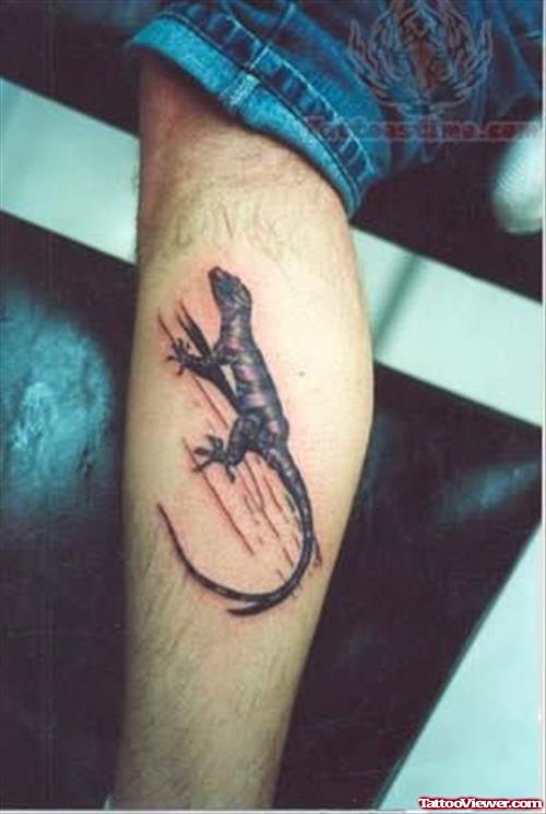 Black Lizard Tattoo on Leg