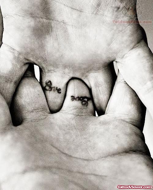 Ring Tattoo Iside Finger