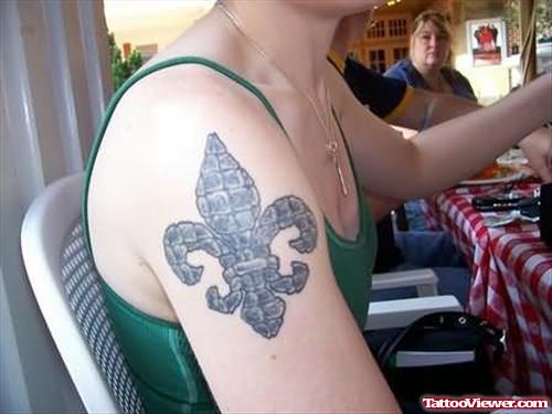Fleur De Lis Tattoo On Shoulder For Girls