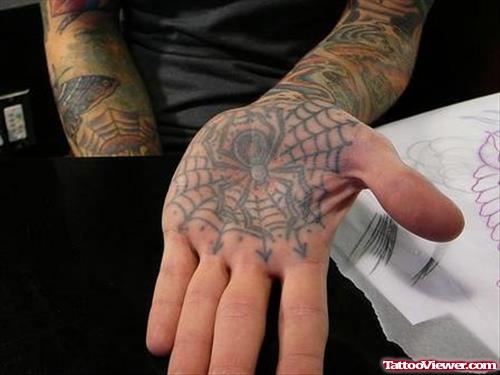 Awesome Spider Tattoo On Palm