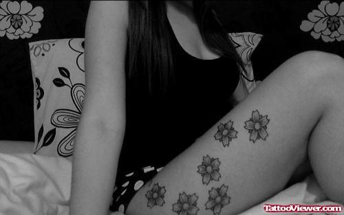 Flowers Tattoos On Girl Right Thigh