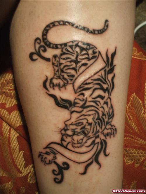 Grey Ink Tiger Tattoo On Leg