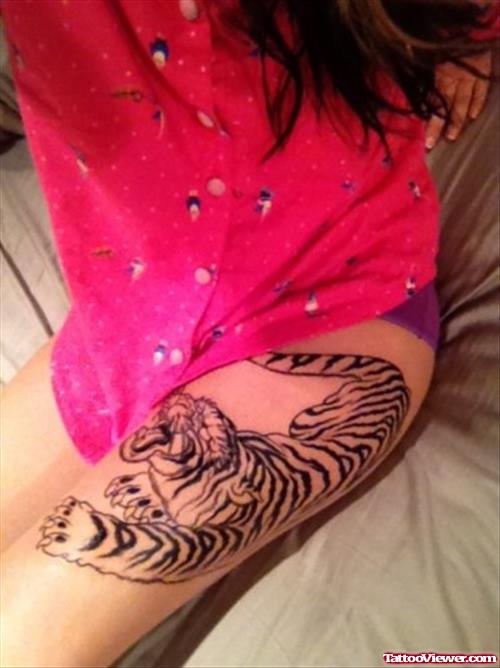 Grey Ink Tiger Tattoo On Girl Left Leg