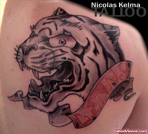 Amazing Tiger Tattoo On Right Back Shoulder
