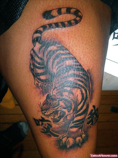 Grey Ink Tiger Tattoo On Left Thigh
