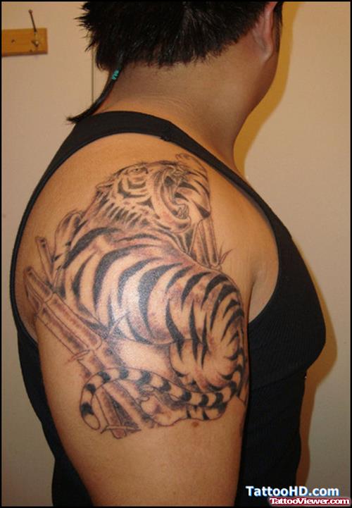 Tiger Tattoo On Man Right SHoulder
