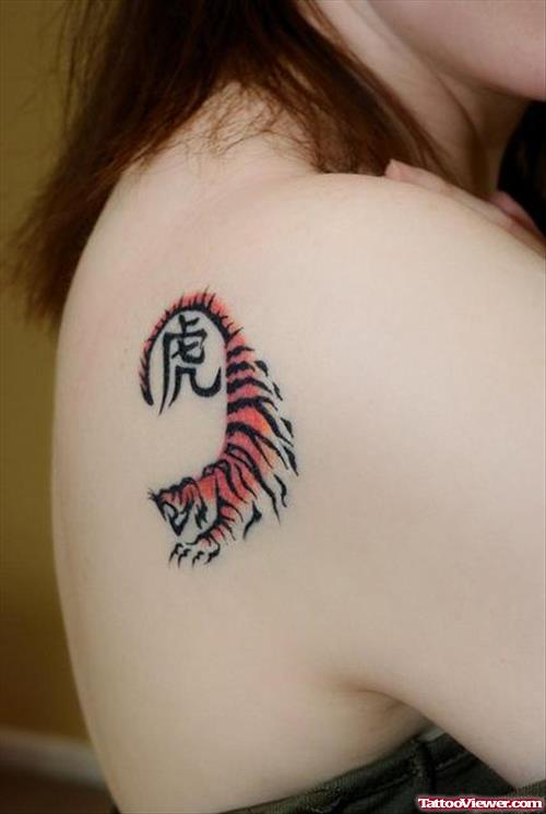 Tiger Tattoo On Girl Back Shoulder