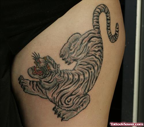Beautiful Grey Ink Tiger Tattoo On Leg