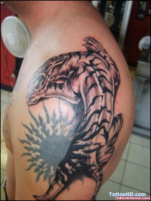 Crazy Grey Ink Tiger Tattoo On Man Left Shoulder