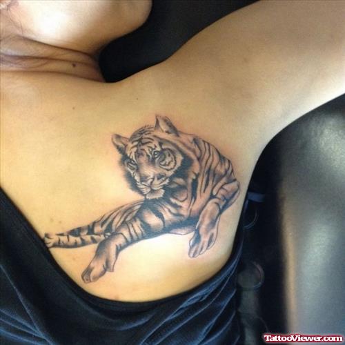 Crazy Grey Ink Tiger Tattoo On Right Back Shoulder