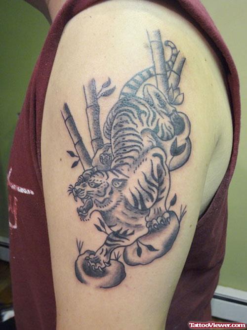 Grey Ink Tiger Tattoo On Left Bicep