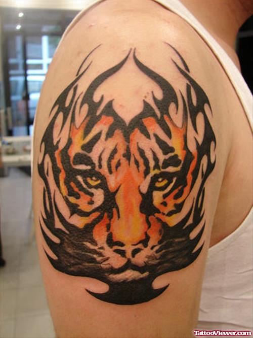 Awsome Tiger Tattoo On Shoulder