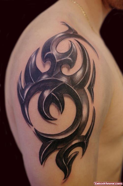 Grey Ink Tribal Tattoo On Man Right Shoulder