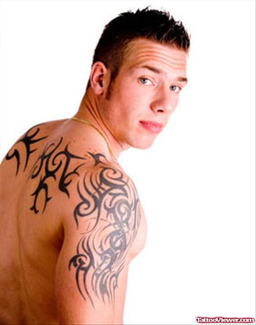 Black Ink Tribal Tattoo On Upperback And Right Half Sleeve