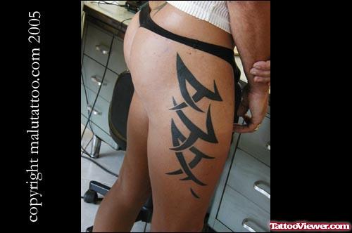 Tribal Tattoo On Right Thigh