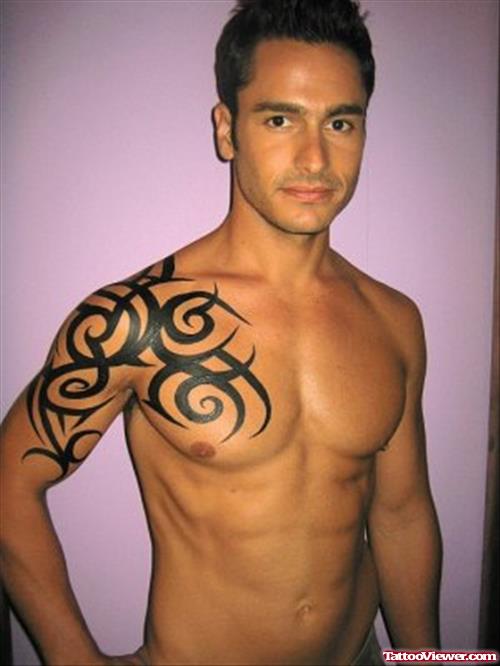 Man With Tribal Tattoo On Right Shoulder