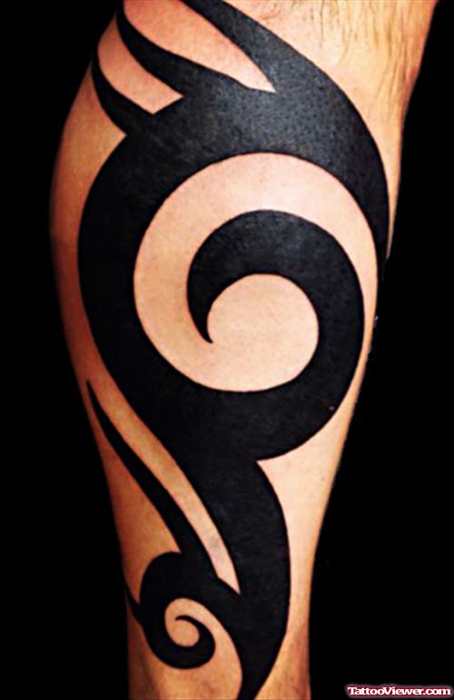 Black Ink Tribal Tattoo On Leg