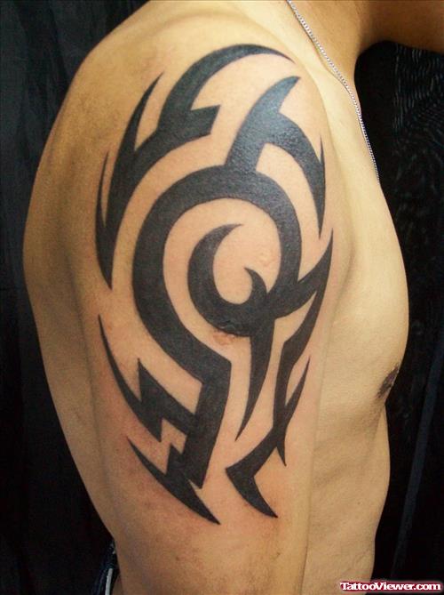Black Tribal Tattoo On Man Right Half SLeeve