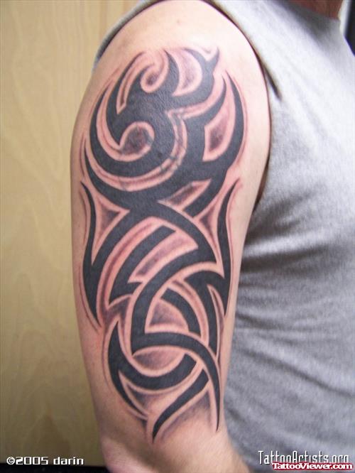 Black Ink Tribal Tattoo On Right Bicep