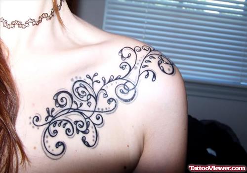 Black Ink Tribal Tattoo On Girl Collarbone