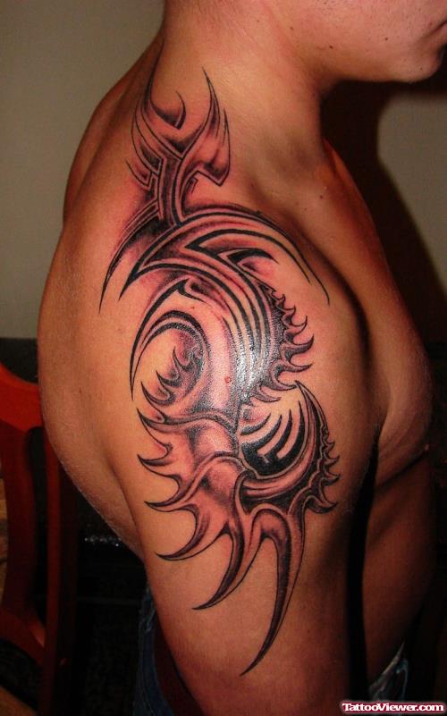 Awesome Black Ink Tribal Tattoo On Man Right Shoulder
