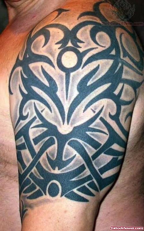 Stylish Tribal Tattoo On Shoulder