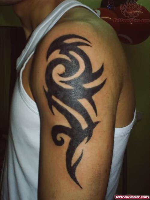 Black Ink Tribal Tattoo On Men Shoulder