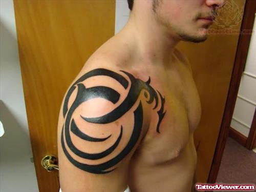 Tribal Tattoo On Men Shoulder