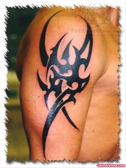 Black Ink Tribal Tattoo On Shoulder