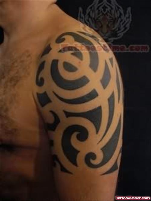Tribal Tattoo Design on Shoulder