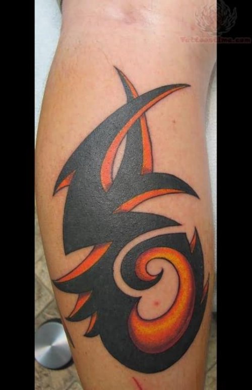 Color Ink Tribal Tattoo On Right Leg