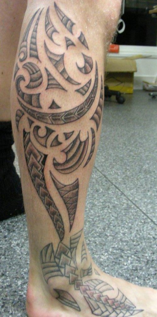 Tribal Polynesian Tattoo On Right Leg