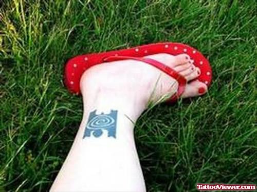 Tattoo of a Turtle On Leg