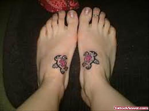 Awesome Turtle Tattoos On Feet