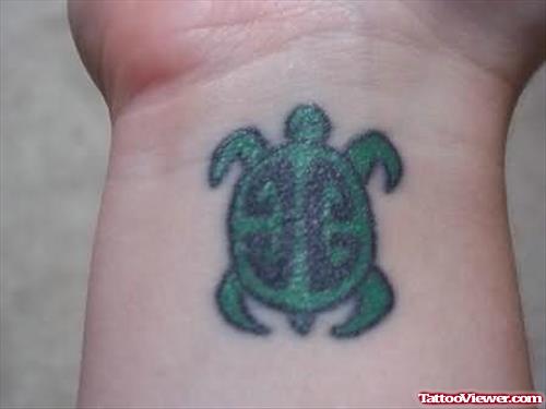 Shiny Turtle Tattoo On Wrist