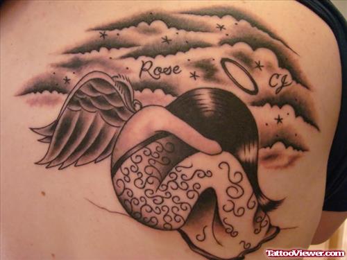 Grey Ink Wings Tattoo On Right Back Shoulder