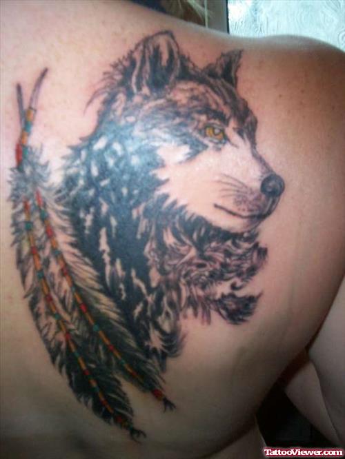 Grey Ink Feathers And Wolf Tattoo On Right Back Shoulder