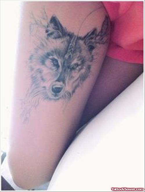 Grey Ink Wolf Tattoo On Right Thigh