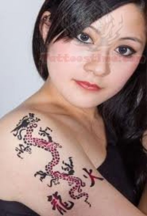 Dragon Airbrush Tattoo On Girl Shoulder
