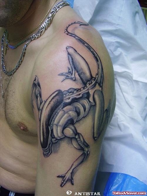 Classic Grey Ink Alien Tattoo On Man Left Shoulder
