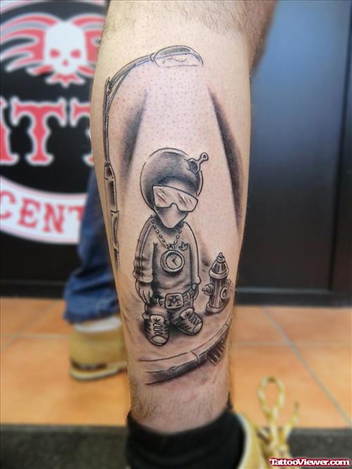 Grey Ink Alien Tattoo On Right Leg