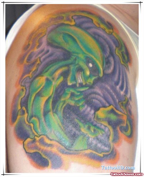 Green Ink Alien Tattoo On Man Right SHoulder