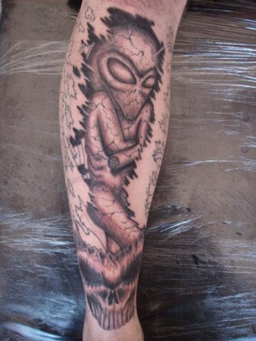 Grey Ink Nice Alien Tattoo On Leg